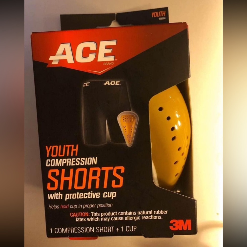 Ace compression short and cup
